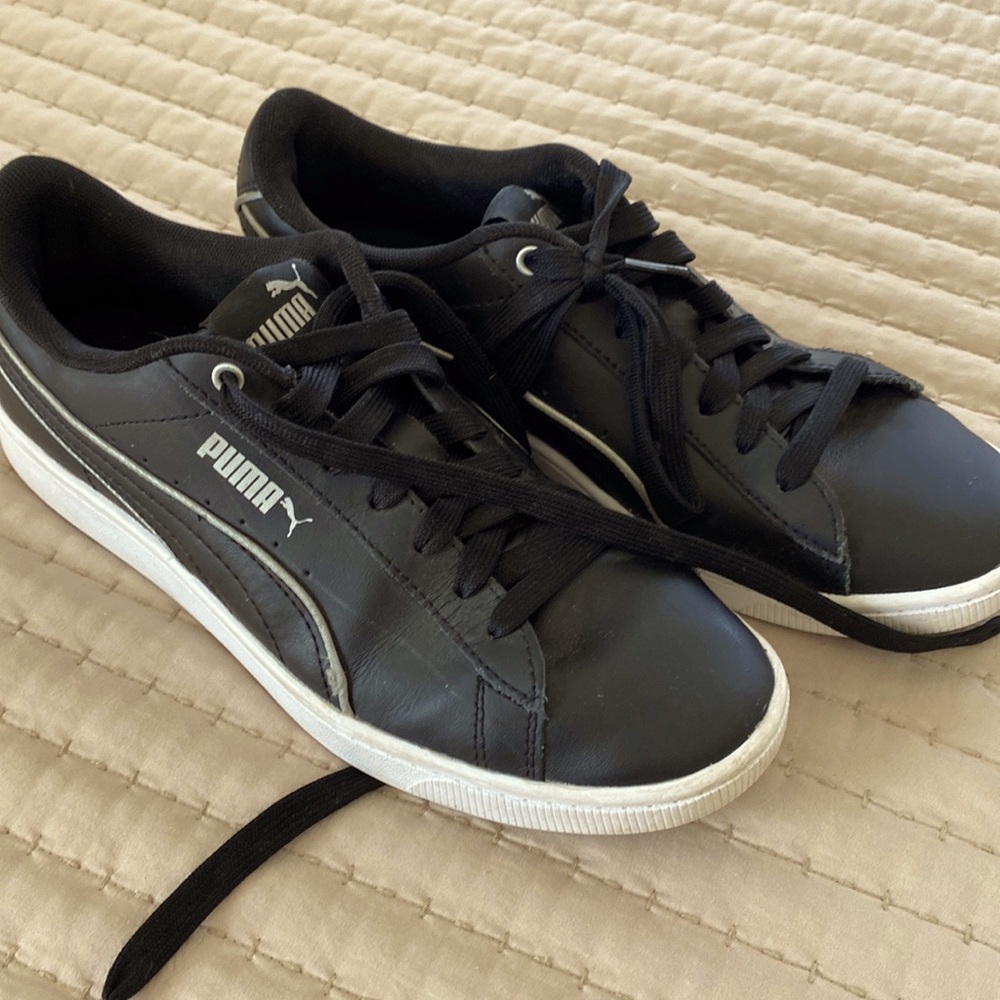Size 7.5 Black puma women’s shoes